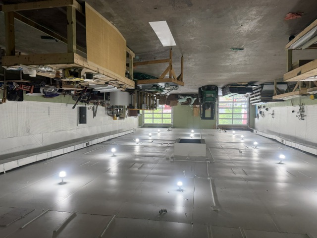 Large flexible warehouse work area
